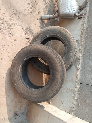 2 neumáticos furgoneta usados Michelin