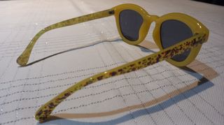 Gafas sol amarillas niña