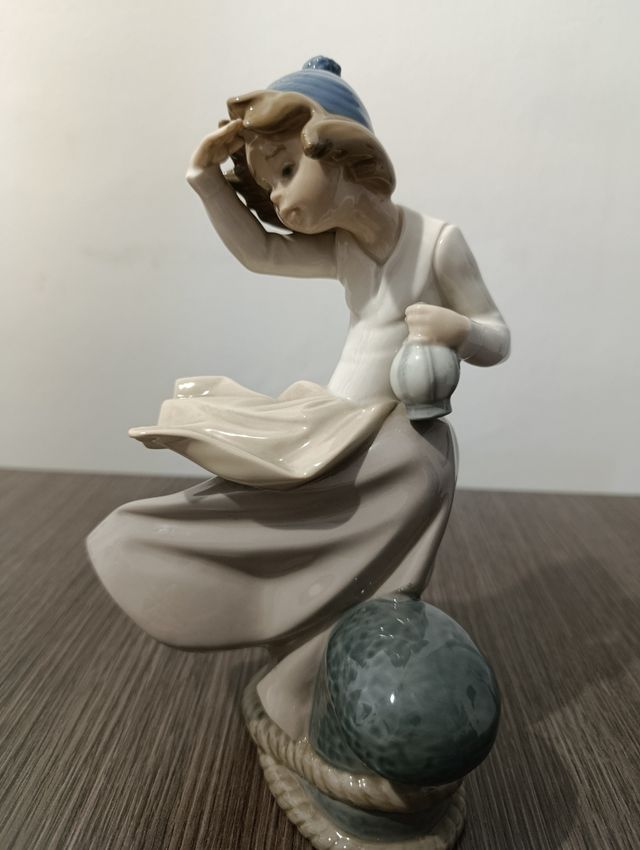 Niña Lladró NAO Figurita