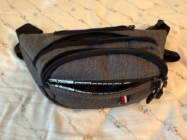 Riñonera deportiva gris 4 bolsillos