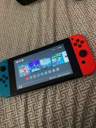 Nintendo Switch - Azul y Rojo