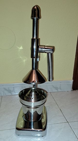 Exprimidor manual metálico