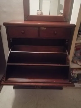 Zapatero madera marrón con espejo
