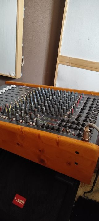 Mesa mezclas Soundcraft Spirit Live 32