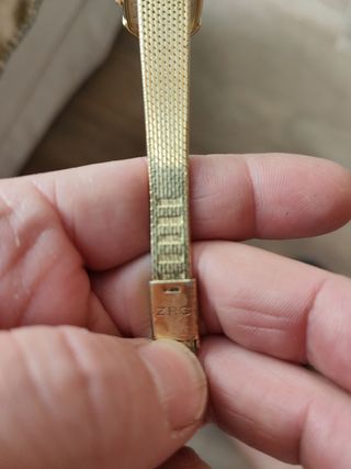 Reloj Lotus mujer 
bañado en oro de 18 quilates 