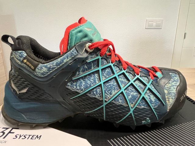 Salewa - Zapatillas montaña chica talla 35