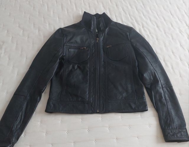 Cazadora azul marino piel