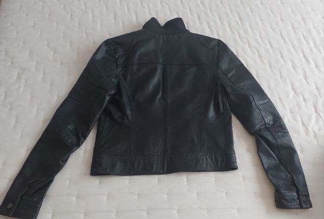 Cazadora azul marino piel