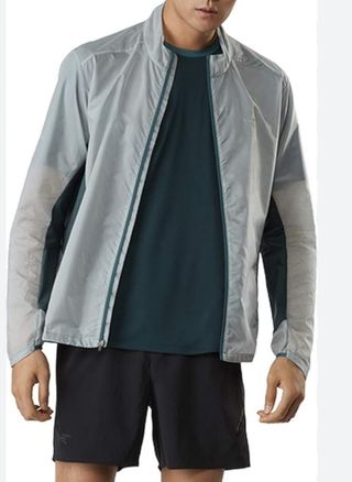 Arcteryx Cortavientos super ligero y transpirable