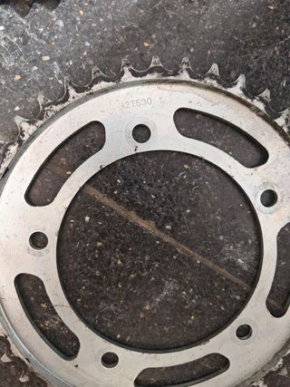 Platos y piñones Suzuki