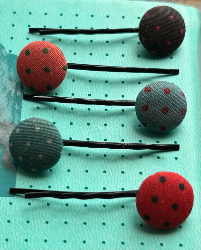 horquillas lunares de boton y de cristal