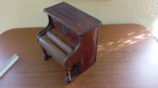 Pianito antiguo madera juguete - Fuera de la venta