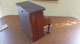 Pianito antiguo madera juguete - Fuera de la venta