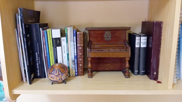 Pianito antiguo madera juguete