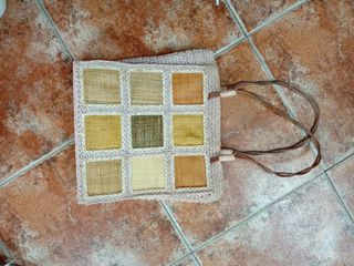 Bolso tejido multicolor, forrado y con un comparti