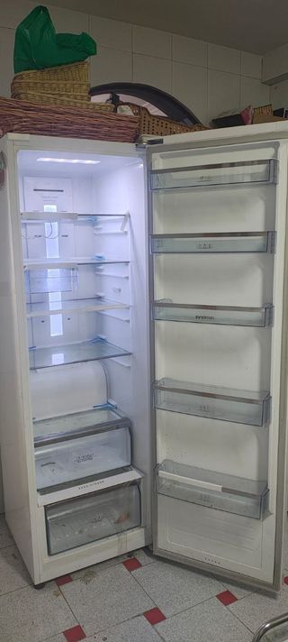 Nevera 2m, luz anti-escarcha