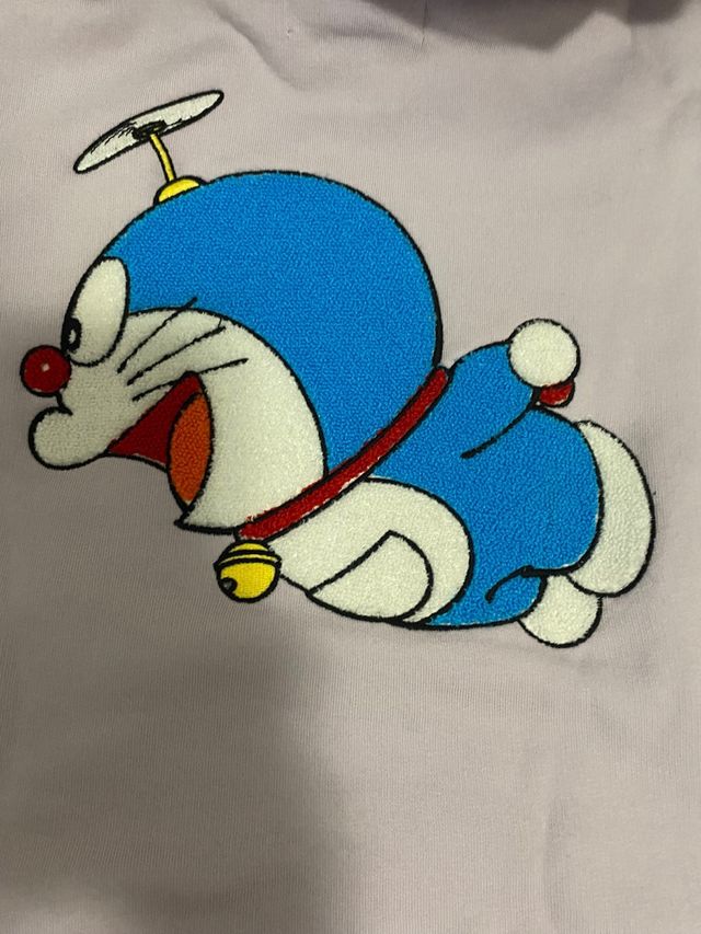 Sudadera morada Doraemon