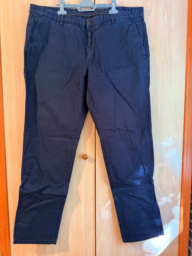 Pantalones chinos Cortefiel azul marino talla 50