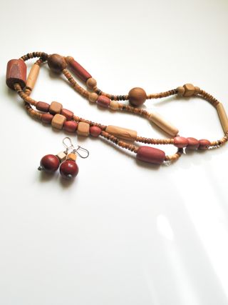 Collar y pendientes madera
