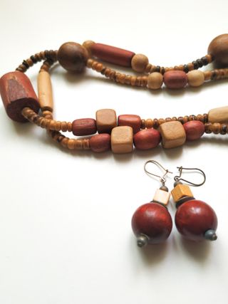 Collar y pendientes madera
