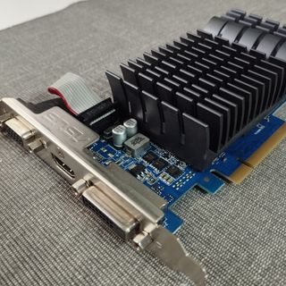 Gráfica ASUS GT710 2GB