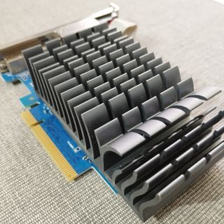 Gráfica ASUS GT710 2GB
