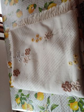 Copriletto matrimoniale beige lana misto acrilico