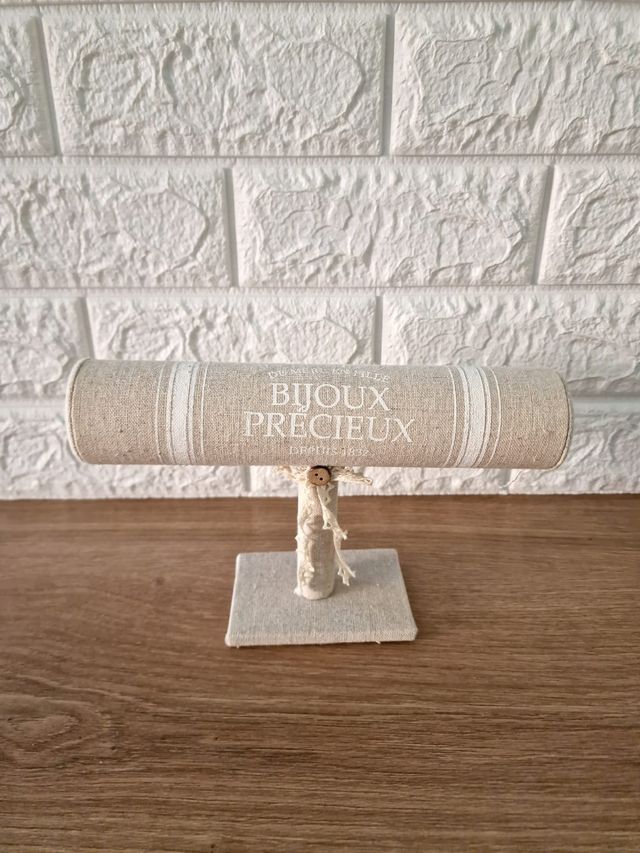 Portagioie orecchini anelli collane IDEA REGALO