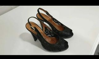 Zapatos negros de tacón