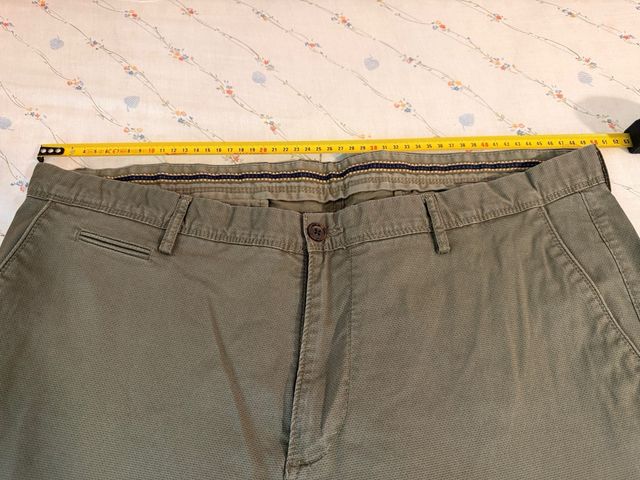 Pantalón chino Cortefiel verde oliva talla 50