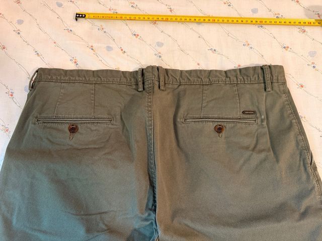 Pantalón chino Cortefiel verde oliva talla 50