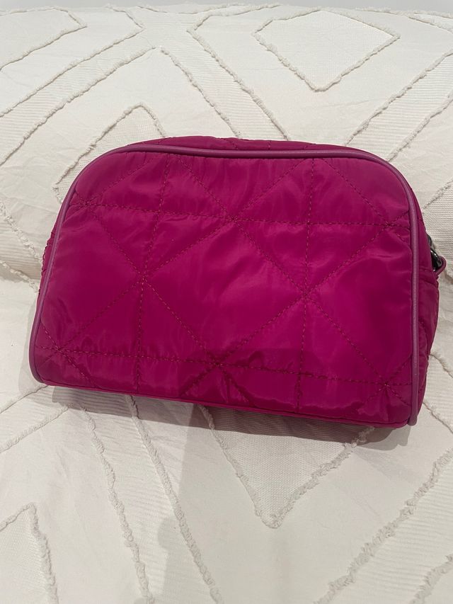 Bolso fucsia acolchado