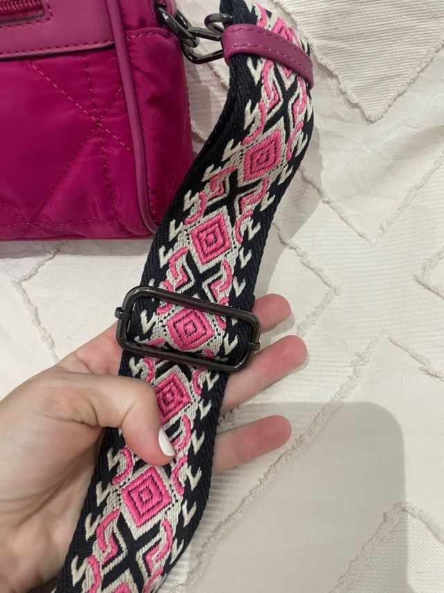 Bolso fucsia acolchado