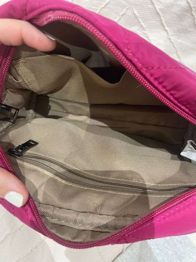 Bolso fucsia acolchado
