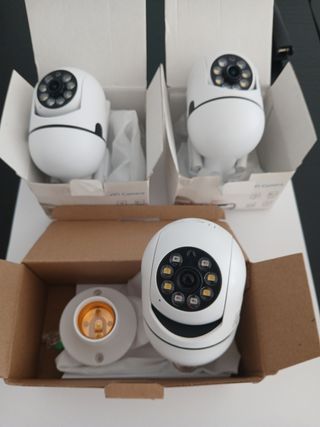 3 Cámaras IP WiFi Seguridad.  2 pared 1 de bombill