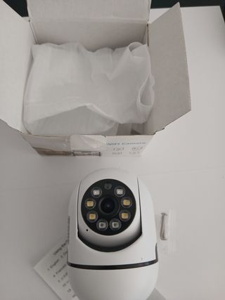 3 Cámaras IP WiFi Seguridad.  2 pared 1 de bombill