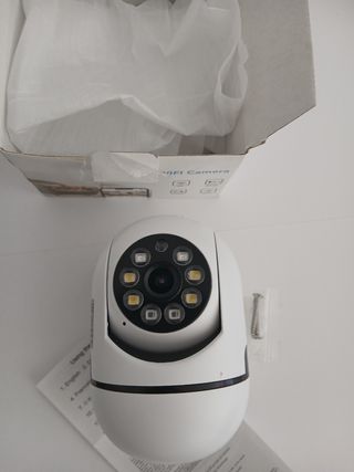 3 Cámaras IP WiFi Seguridad.  2 pared 1 de bombill
