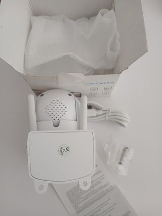 3 Cámaras IP WiFi Seguridad.  2 pared 1 de bombill