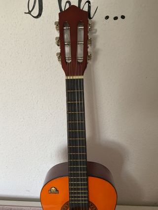 Guitarra clásica infantil hecha a mano