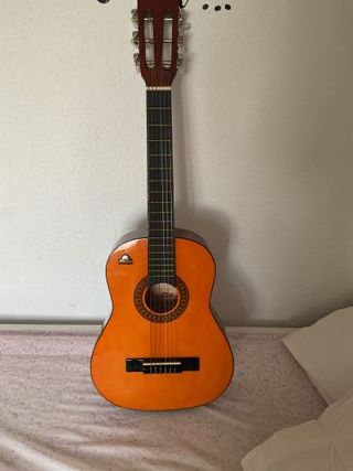 Guitarra clásica infantil hecha a mano