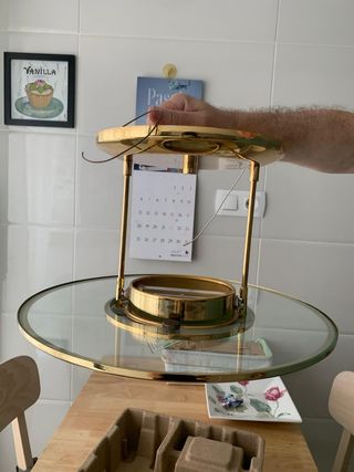 Lámpara techo dorada y cristal .