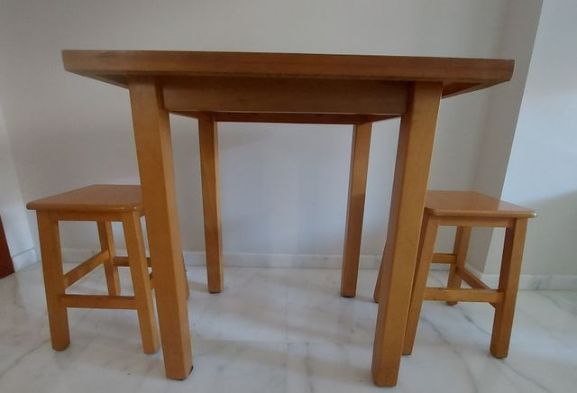 Tavoli in legno per bar