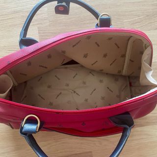 Bolso de viaje rojo