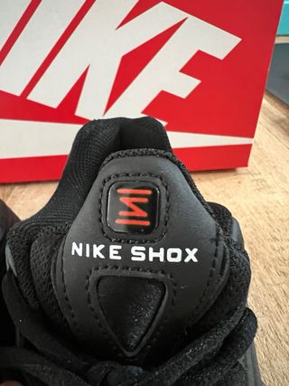 Zapatillas NIKE SHOX negras 39