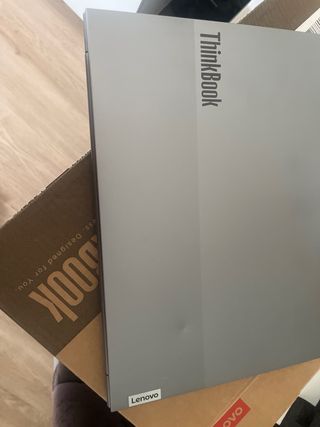 Portátil Lenovo 16GB-512GB.