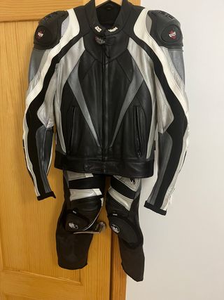 Traje moto Negro-Plata.Botas y Pantalon y chaqueta