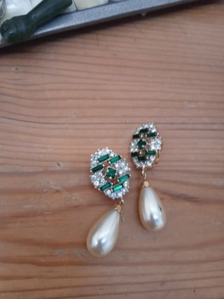 Pendientes art déco dorados con perlas