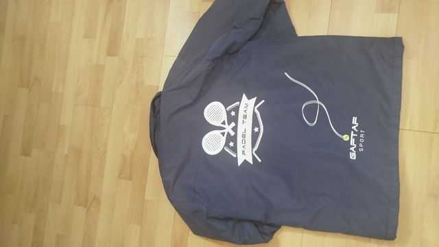 Abrigo pádel azul marino.