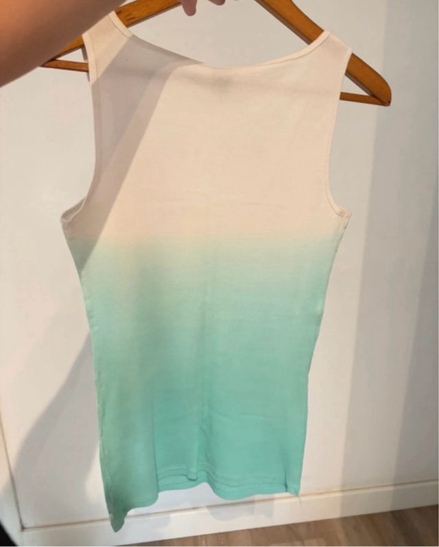 Blusa blanca y verde agua
