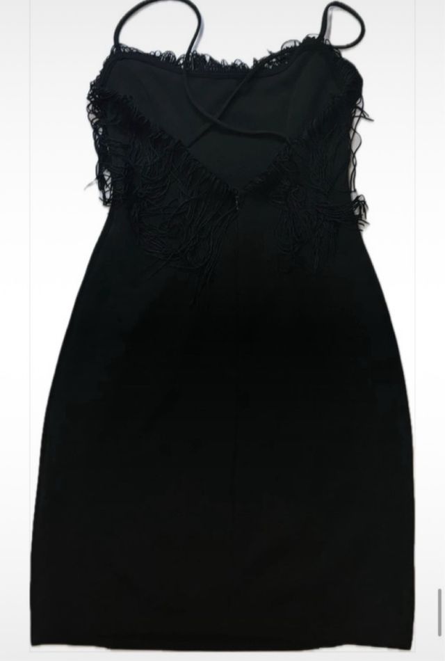 Vestido negro flecos